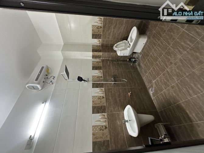 PHỐ NGUYÊN HỒNG-PHÂN LÔ-ĐẸP LỘNG LẪY-Ô TÔ VÀO NHÀ-FULL NỘI THẤT-40M2-6 TẦNG-18,6TỶ - 1