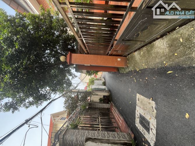 3,5x TỶ - 49m2 ODT SỬ DỤNG RIÊNG - sẵn nhà 3 TẦNG - 3 NGỦ TRÊN ĐẤT - NGÕ Ô TÔ VÀO TẬN NƠI - 1