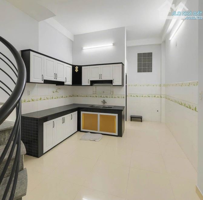 NHÀ ĐẸP 4m x 17,5m, 3 tầng gần chợ Tân Sơn, Gò Vấp, hẻm ô tô, chỉ 6 tỷ + - 1
