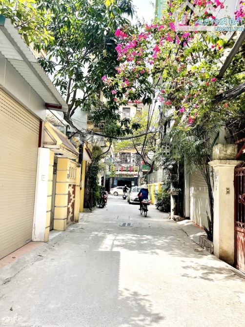 HOA HẬU BA ĐÌNH - Ô TÔ ĐỖ CỬA - GẦN PHỐ -2 MẶT THOÁNG -  DÂN XÂY - FULL NỘI THẤT CAO CẤP - 1