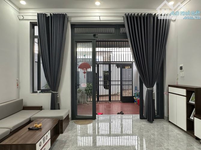 NHÀ MỚI ĐẸP - NỘI THẤT SANG TRỌNG HẺM YMOAN BMT, 2Tỷ250Triệu - 1