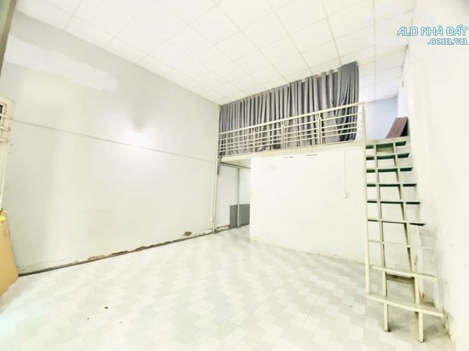 Bán nhà Lê Quang Định gần chợ Bà Chiểu - 52m2 tiện xây mới - Nhỉnh 7 tỷ - 1