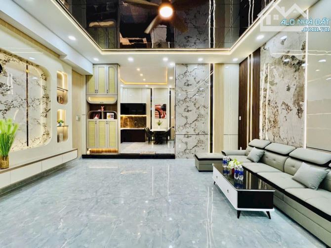 Căn nhà đẹp 61.5m2 ngay Dương Quảng Hàm, Gò Vấp. Giá: 3 Tỷ 090, có SHR, hẻm ô tô 5m - 1