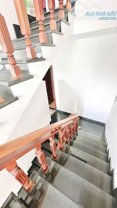 Quận 2 (Thạnh Mỹ Lợi)nhà 3 tầng mới đẹp giá 8,3 tỷ - 1