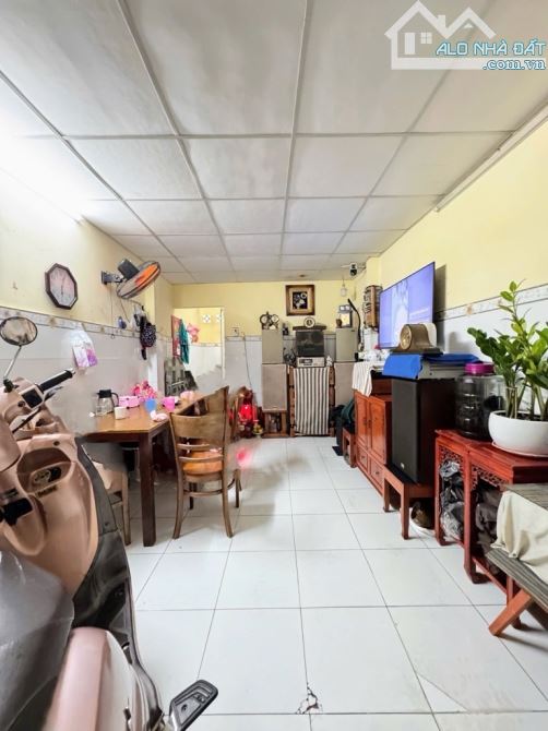 NHỈNH 2 TỶ - DTSD 54M2 -HẺM ĐẸP 6M THÔNG - NGAY MÃ LÒ - LÊ VĂN QUỚI - GIÁP TÂN PHÚ - 1