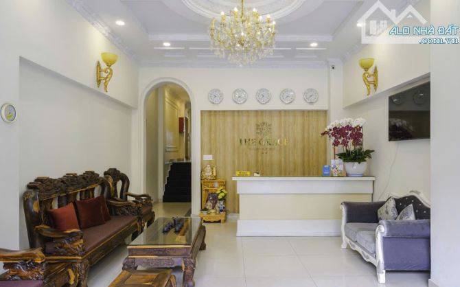 Cần bán khách sạn mặt tiền  trung tâm tp Đà Lạt.  - Diện tích: 179,77m². Ngang 9m; dài19.6 - 1