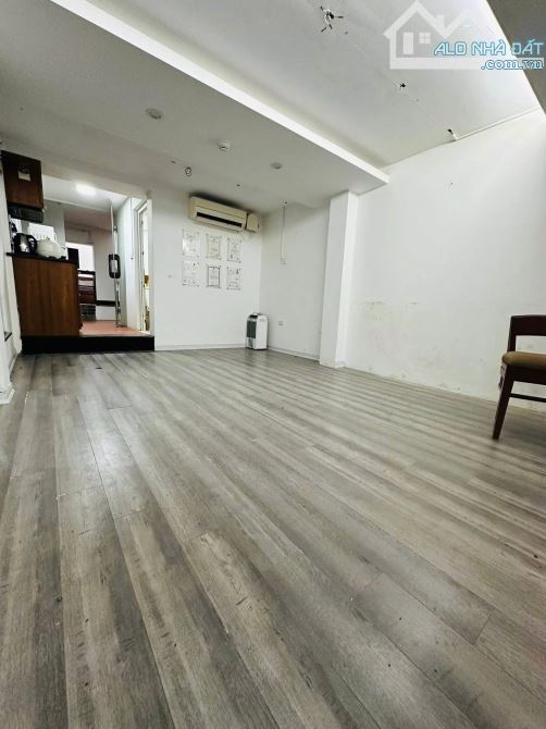 Hiếm, oto tránh vỉa hè rộng, mặt ngõ Linh Lang, 6 tầng thang máy 52m2 kdoanh. Giá 23.5 tỷ - 12
