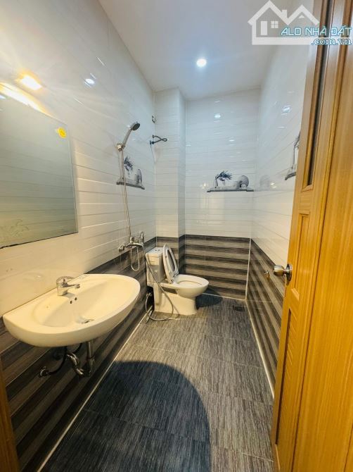 🔥 Nhà 3 tầng MT đường Trưng Nữ Vương , đoạn 2 chiều Hải Châu  Diện tích : 94 m2  - - 12