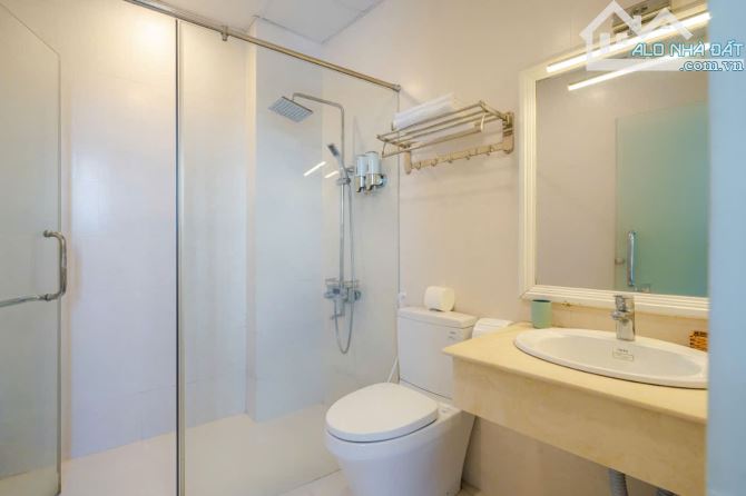 Cần bán khách sạn mặt tiền  trung tâm tp Đà Lạt.  - Diện tích: 179,77m². Ngang 9m; dài19.6 - 12