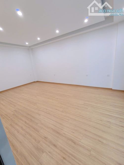 7 tầng xây mới thang máy, oto vào nhà qua thông, Nguyễn Ngọc Nại, mtiền 5.9m. Giá 17.2 tỷ