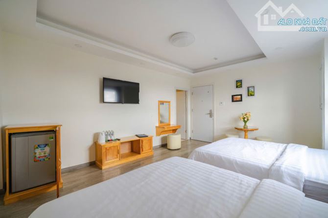 Cần bán khách sạn mặt tiền  trung tâm tp Đà Lạt.  - Diện tích: 179,77m². Ngang 9m; dài19.6 - 13