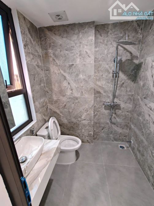 7 tầng xây mới thang máy, oto vào nhà qua thông, Nguyễn Ngọc Nại, mtiền 5.9m. Giá 17.2 tỷ