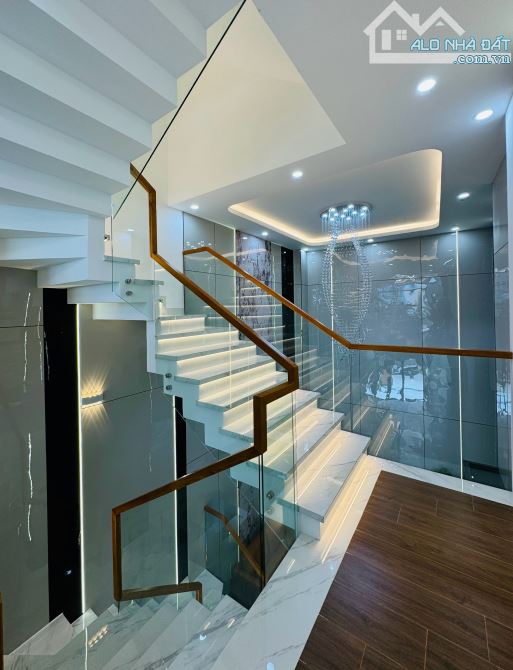 🏡 Cần bán Nhà 1T3L (gara 3 xe, 4PN, full nội thất) – Mặt tiền P.4 - 68m² – Giá 12.5 tỷ - 15