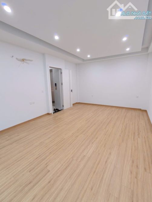 7 tầng xây mới thang máy, oto vào nhà qua thông, Nguyễn Ngọc Nại, mtiền 5.9m. Giá 17.2 tỷ