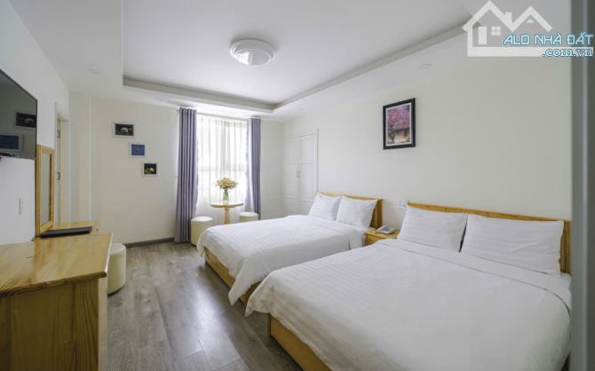 Cần bán khách sạn mặt tiền  trung tâm tp Đà Lạt.  - Diện tích: 179,77m². Ngang 9m; dài19.6 - 19