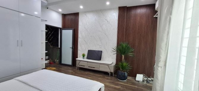 Phân lô cán bộ Nguyễn Chí Thanh - 45m², 5 tầng, MT 4.1m, oto tránh - 4