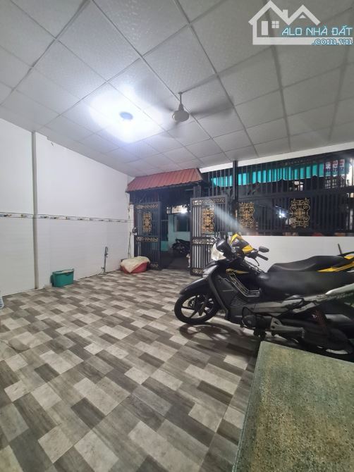 CHỦ GẤP BÁN GIÁ CHỈ CÒN 5.2 TỶ - 6X13.5M- HẺM 4M THÔNG - SÁT MẶT TIỀN - 2