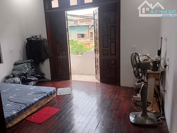 Nhà 4 tầng. Lô góc 3 thoáng. Trục chính 3 ô tô chạy vòng quanh nhà, tránh, thông. - 2