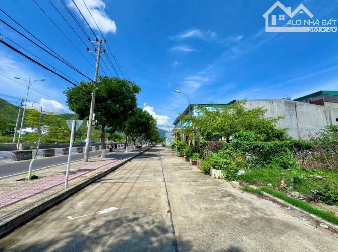 Bán đất 258,5m2 TĐC Hòn Rớ 2,mặt tiền Nguyễn Tất Thành, Nha trang - 2
