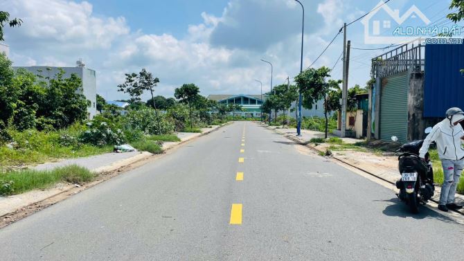 BÁN LÔ ĐẤT ĐI BỘ RA QUẢNG TRƯỜNG PHƯỚC HẢI - TP HỒ CHÍ MINH MỚI.  Dt: 100m2 full thổ cư - 2