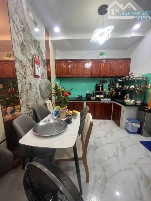 🏠NHÀ ĐẸP CHỦ TẶNG HẾT NỘI THẤT Q.TÂN BÌNH - 2 LẦU - 2PN - DT : 4.1M X 9M - 2