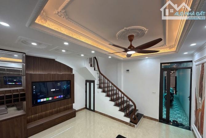 Sieu Vip Phố Cầu Giấy, ô tô đỗ cổng, nhà ngõ riêng ,giá nhỉnh 9 tỷ - 2