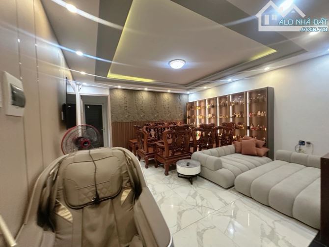 💥BÁN NHÀ 3 TẦNG VÀO Ở NGAY TRUNG TÂM PHỐ HỒNG KÔNG CHỢ HOÀ KHÁNH. DT 117m2. CHỈ 7.5 tỷ - 2