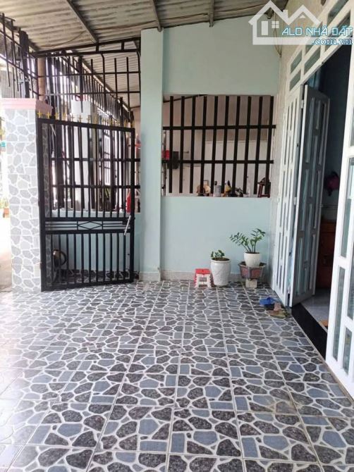 Ngộp bán căn nhà ở Tân hiệp 4 - Hóc Môn. DT 124m2, giá 800 triệu. SHR. - 2