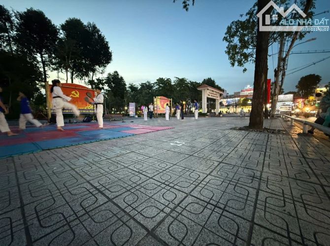 Bán MT Lê Văn Thọ f11 đối diện công viên làng hoa - 2