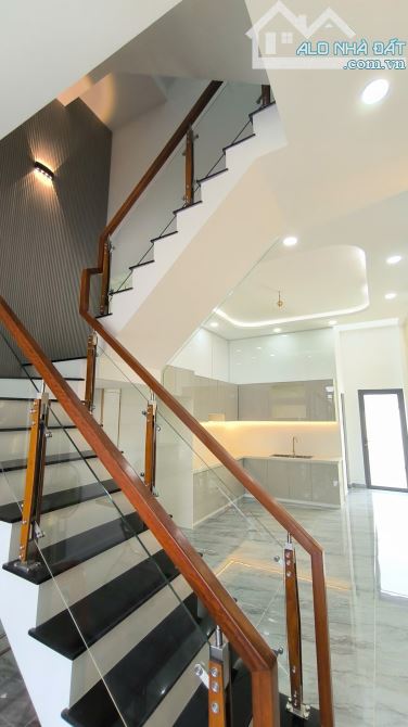 Nhà Mặt Tiền Mới Xây Ngay Trung Tâm Thủ Dầu  - 1 Trệt 2 Lầu - Chỉ Hơn 2 Tỷ - 2