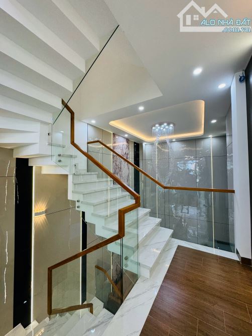 🏡 Cần bán Nhà 1T3L (gara 3 xe, 4PN, full nội thất) – Mặt tiền P.4 - 68m² – Giá 12.5 tỷ - 2