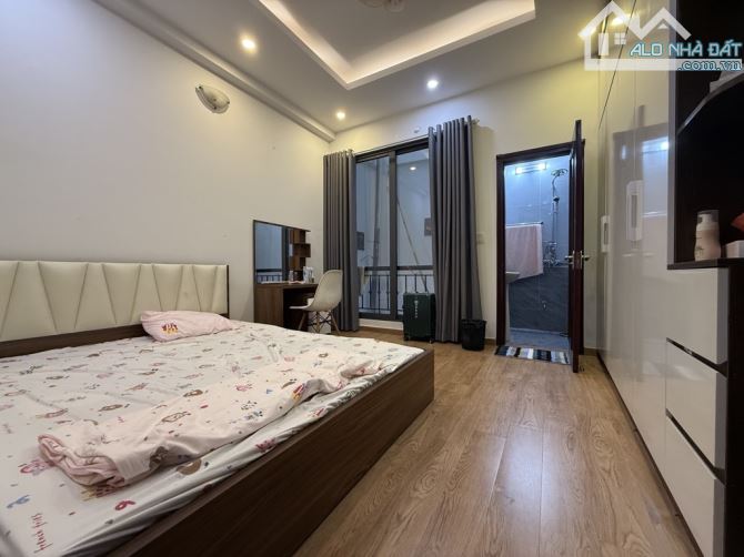 Giá giảm sâu, bán nhà phố Vip Thanh Xuân, siêu rộng, nhà đẹp, gần ô tô, 60m2x4t,chỉ 11 tỉ - 2
