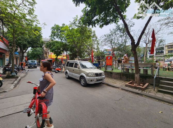 Định cư nước ngoài bán rẻ : Đất Phố Trương Định : 140m, MT 5.8 m , giá Đầu tư - 2
