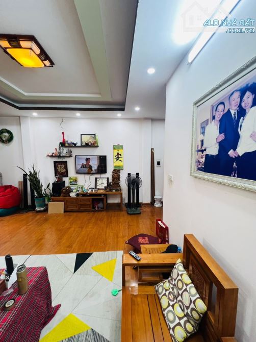 Chưa đến 10 tỷ sở hữu ngay căn nhà 40m2, trung tâm Cầu Giấy - chủ tặng full nội thất. - 2