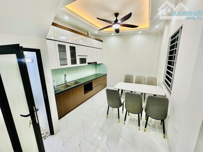 BÁN NHÀ MỚI 5 TẦNG – 34M² – 4 PHÒNG NGỦ – GẦN Ô TÔ – QUẬN CẦU GIẤY, GIÁ 7.3 TỶ - 2