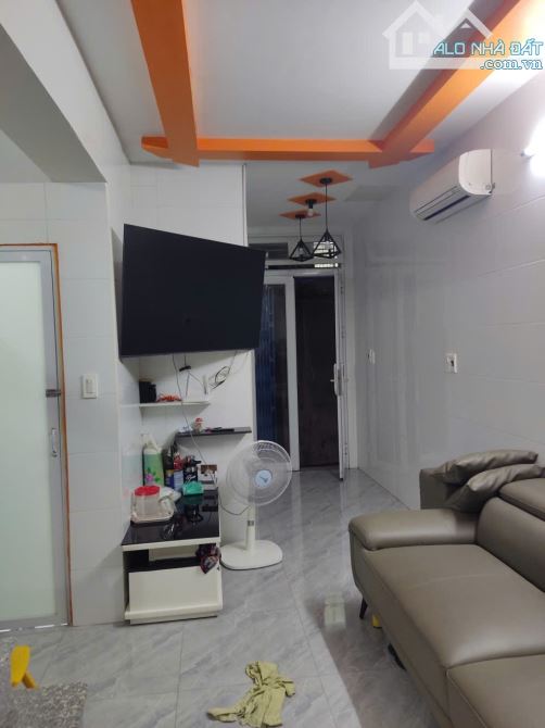 Bán nhà 2,5 tầng sạch đẹp về ở luôn mặt ngõ Tô Hiệu - 2