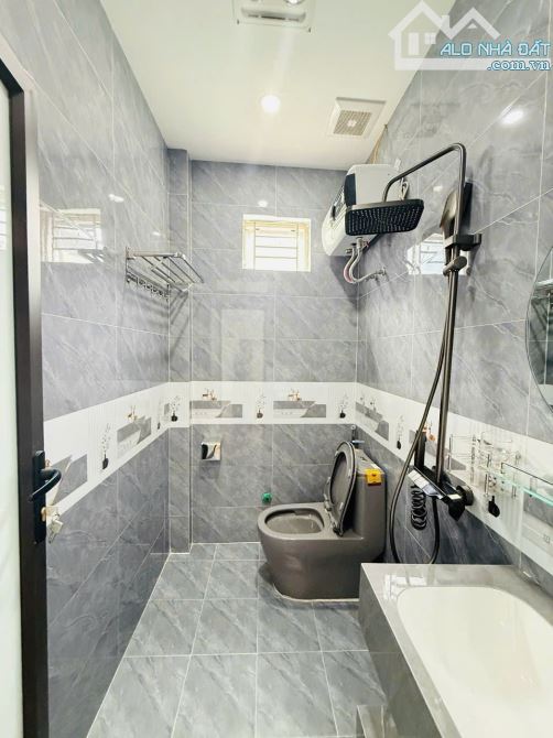 Bán nhà 3,5 tầng sân cổng Full nội thất mặt ngõ Miếu Hai Xã - 2
