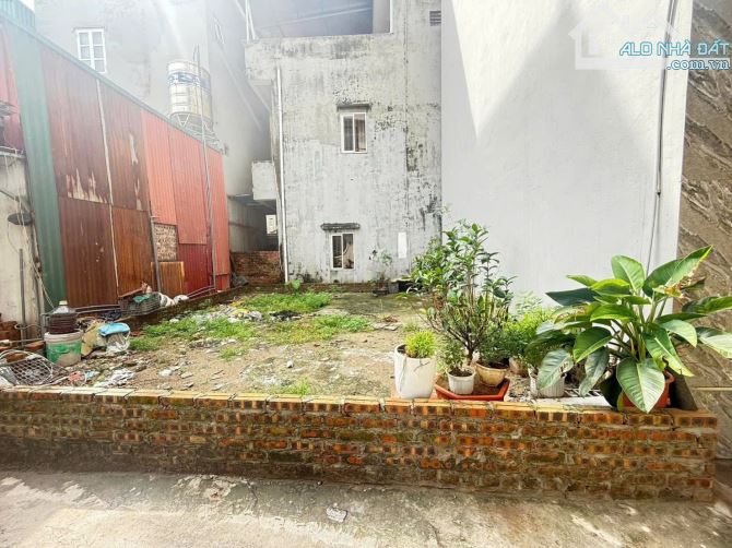 Bán 45m2 Đất nở hậu quận Hoàng Mai, 30m ra ô tô tránh, ngõ ba gác - 1
