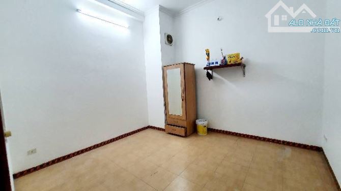 NHÀ DÂN XÂY - CHẮC CHẮN - 70M2 - 3 TẦNG - 4 PHÒNG NGỦ - VF 3 VÀO CỬA NHÀ - NGÕ NÔNG - 2