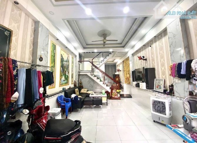 BÁN NHÀ HIỆN ĐẠI 3 TẦNG CHỈ HƠN 4 TỶ GIÁP THỦ ĐỨC - 2
