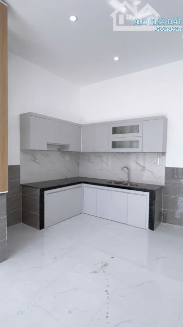 BÁN GẤP NHÀ CẤP 4 BÁN GẤP CHỈ 400TR SỔ RIÊNG NGAY TRUNG TÂM - 2