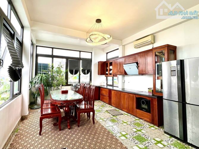 Bán nhà mặt đường Nguyễn Đình Chính 5 tầng dt 67.2m2 giá 7.x tỷ - 2