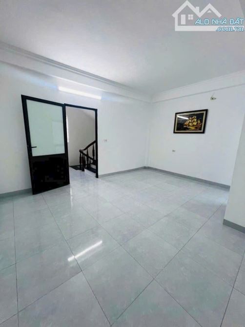 BÁN NHÀ ĐỐI DIỆN AEON LONG BIÊN NHỈNH 5 TỶ 35m 5 TẦNG MT 4m Ô TÔ KINH DOANH GẦN  THẠCH BÀN - 2