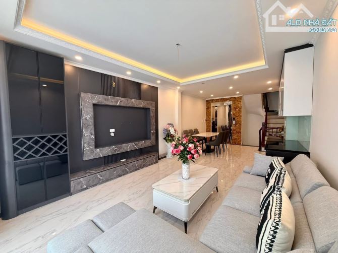 10,7 tỷ có ngay căn nhà đẹp ngõ 68 Nguyễn Văn Linh - 6 tầng thang máy gara ô tô - 2