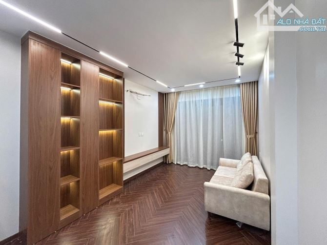 NHÀ KHU VỰC TRUNG TÂM CẦU GIẤY THÔNG RA CÁC CON PHỐ TO CỦA QUẬN 62m2 - 2