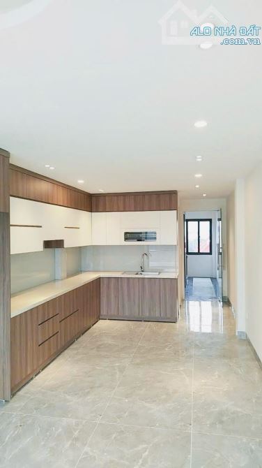 BÁN NHÀ CHU HUY MẪN - LONG BIÊN - GARA - THANG MÁY - FUL NỘI THẤT - 63M X 7 TẦNG - MT 3.6M - 2