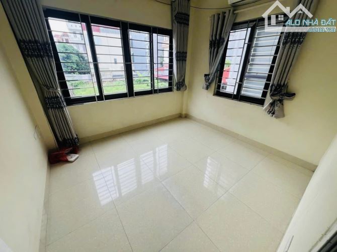 7.5 TRIỆU CHO THUÊ NHÀ NGUYÊN CĂN – THANH AM 🏡 Lô góc – ô tô đỗ cửa – cách mặt phố chỉ 20 - 2
