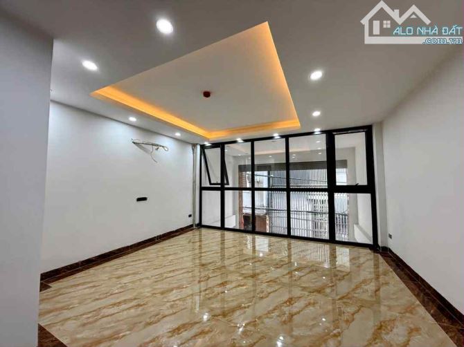 Bán gấp nhà 6 tầng thang máy 50m2 ở ngõ Ô-to 387 Vũ Tông Phan;Giá 15.9 tỷ - 2