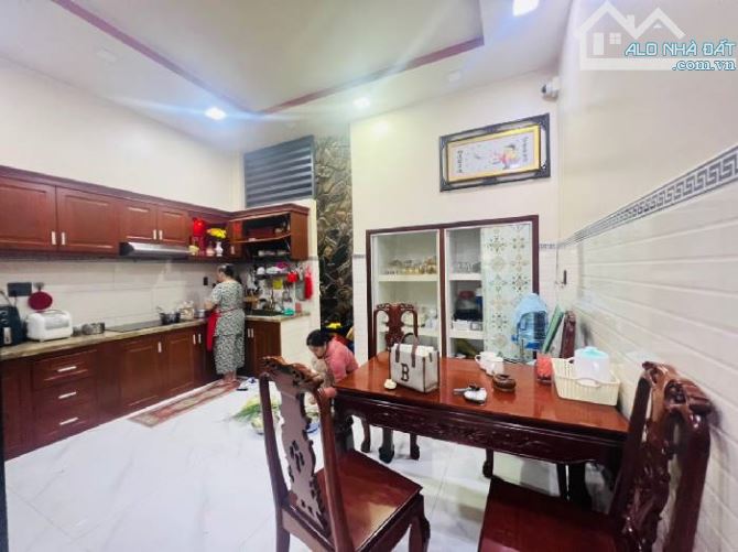 Bán nhà hẻm 6m, ngay Tân Kỳ Tân Quý, Tân Phú, cách Aeon 500m, 4 tầng, DT: 4,6x14, giá: 7,x - 2