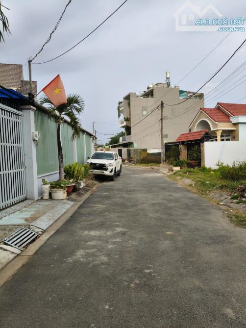SONG HÀNH QUỐC LỘ 22 - CÁCH MT 50M - HƠN 2000M2 CÓ 217M2 THỔ CƯ - ĐÃ CÓ GPXD VFA BẢN VẼ TH - 2